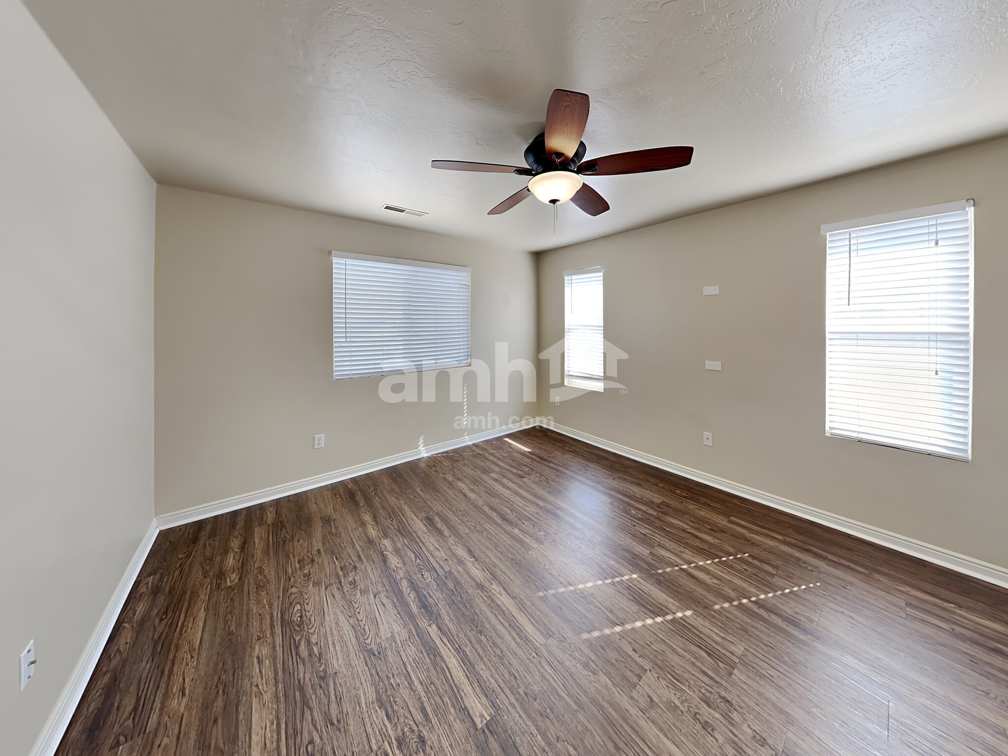 Building Photo - 456 Bountiful Way