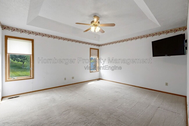 Building Photo - 9811 N Comanche Dr