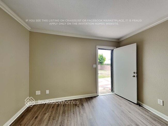 Building Photo - 2062 W 65th St