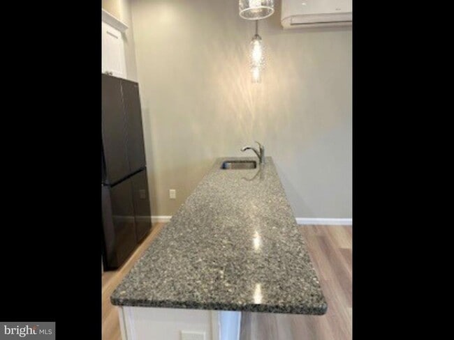 Building Photo - 187 Bridge St