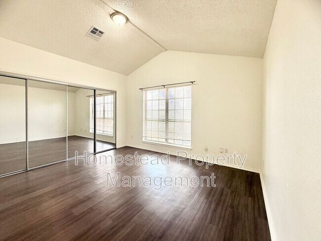 Building Photo - 10020 S Clegern St