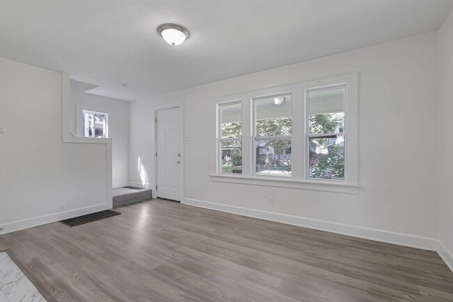 Building Photo - 450 S Terrace Ave