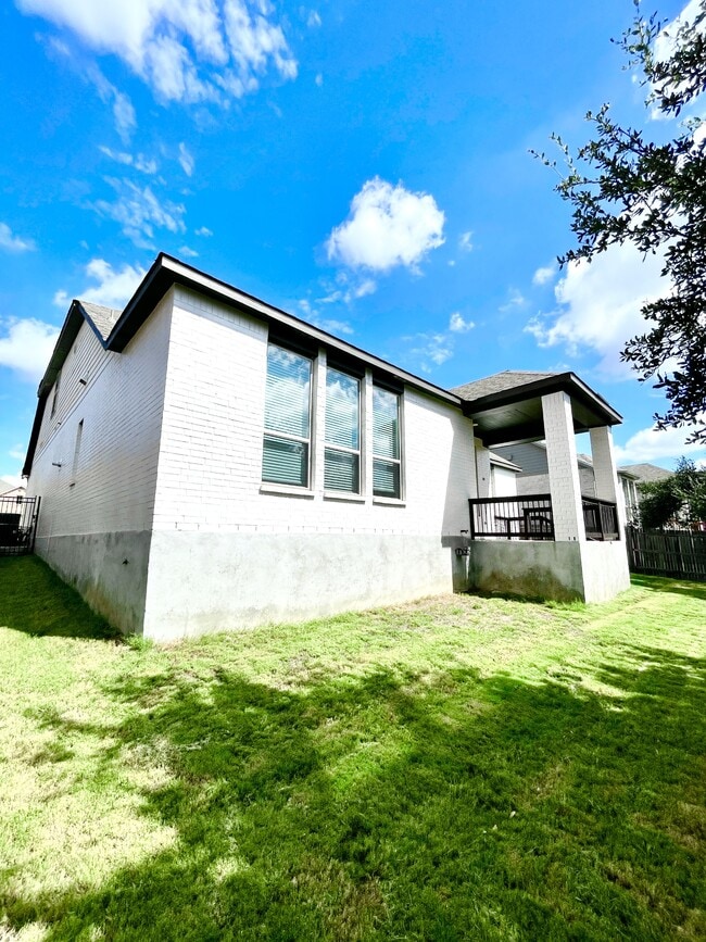 Building Photo - 126 Huntwick Dr