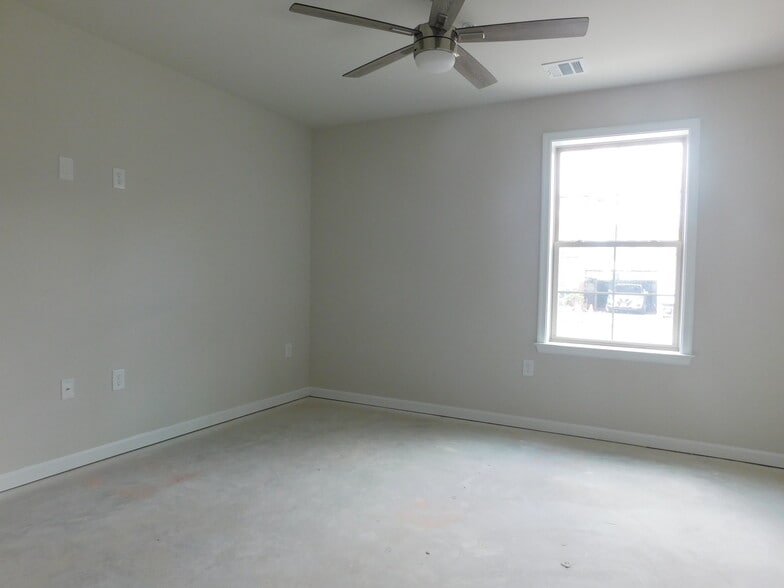 Building Photo - 1513 Maple St