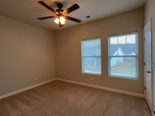 Building Photo - 579 Crossland Dr