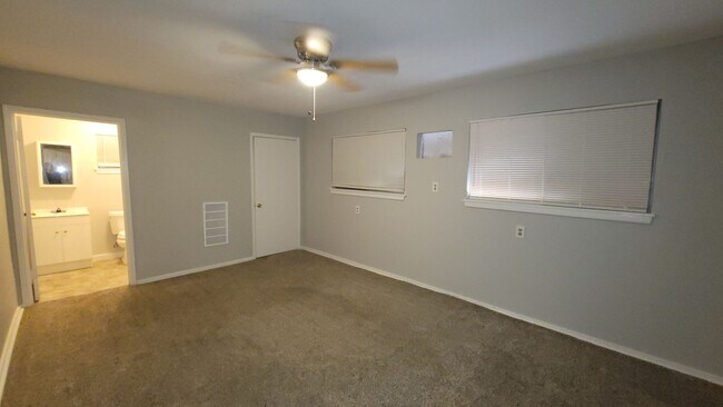 Building Photo - Recently remodeled 2 Bedroom 2 Bathroom