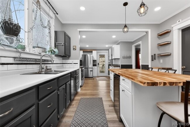 Building Photo - 8726 Point Ave