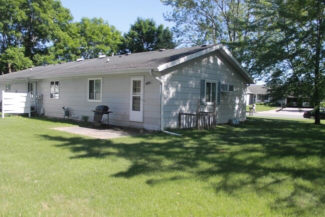 Building Photo - 1712 Chumas Dr