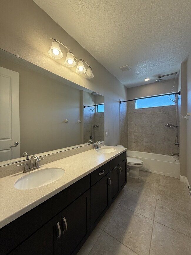 Building Photo - 4BR, 2.5BA home with resort style outdoor living!