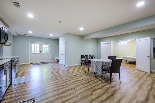 Building Photo - 42047 Darlene Pl