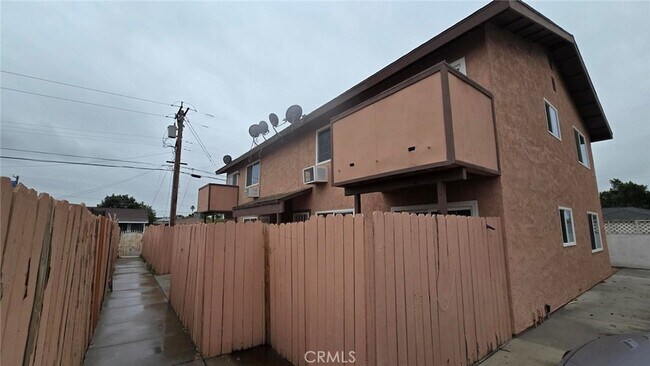 Building Photo - 308 N Millard Ave