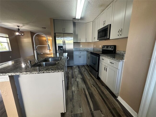 Building Photo - 740 Cresting Oak Cir