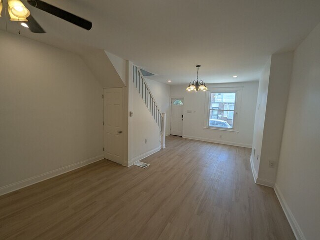 Building Photo - Beautiful Home - Kensington