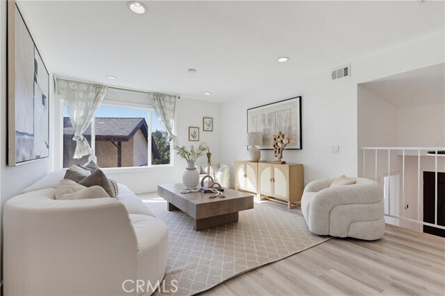 Building Photo - 125 Campanita Ct