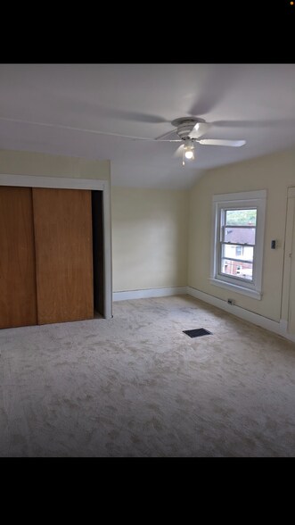 Building Photo - 909 N 4th Ave