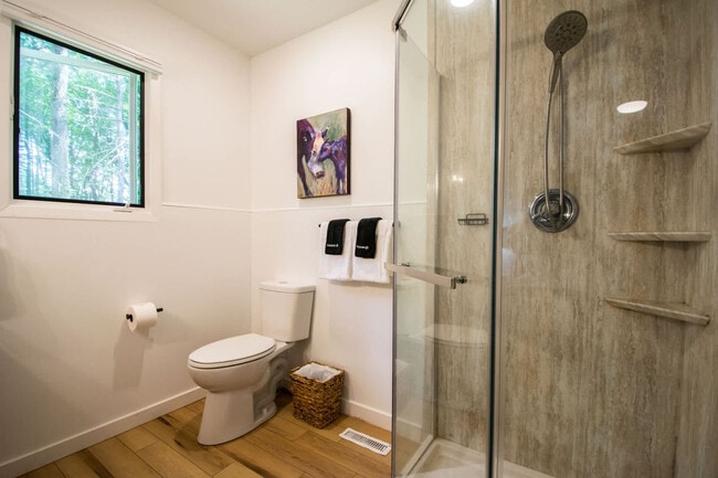 Building Photo - 2750 Holly Hill Dr