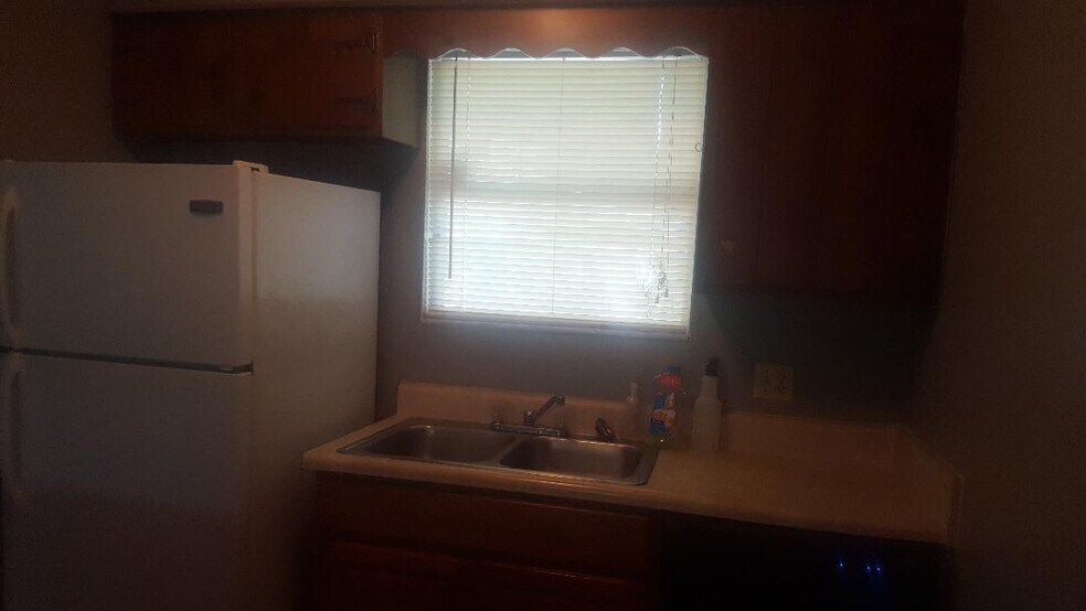 Building Photo - 360 S 7th St