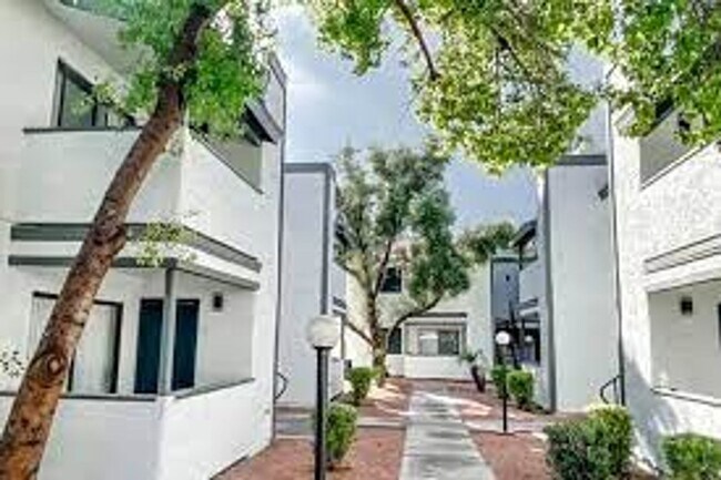 Building Photo - 1221 N 85th Pl