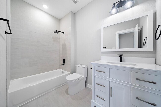 Building Photo - 8474 Berry Grn Ln