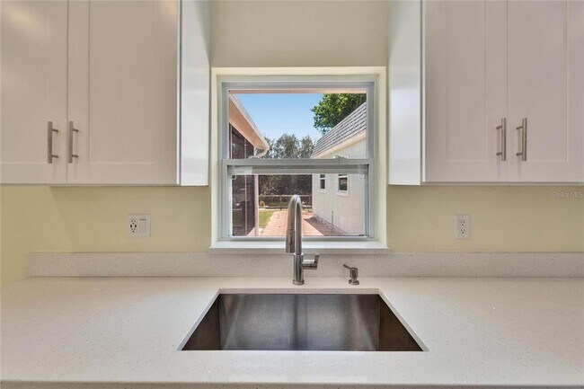 Building Photo - 8702 Driftwood Dr