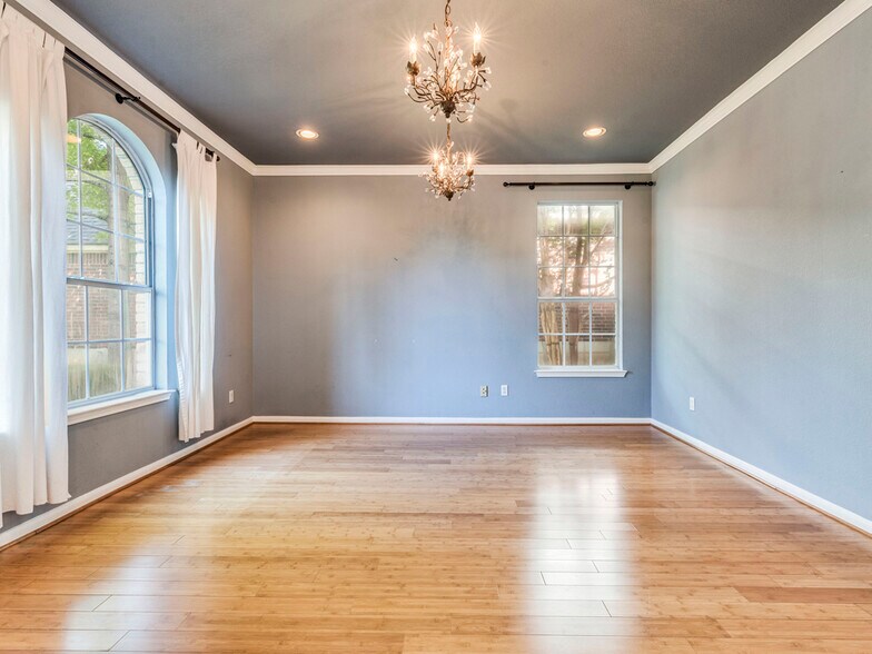 Building Photo - 6911 Gentle Oak Dr
