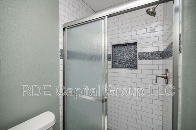 Building Photo - 1209 W Boyce Ave