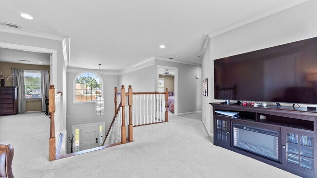 Building Photo - Spacious 5 Bed 4.5 Bath Available July 2026