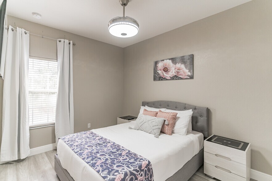 Building Photo - 2468 Caravelle Cir