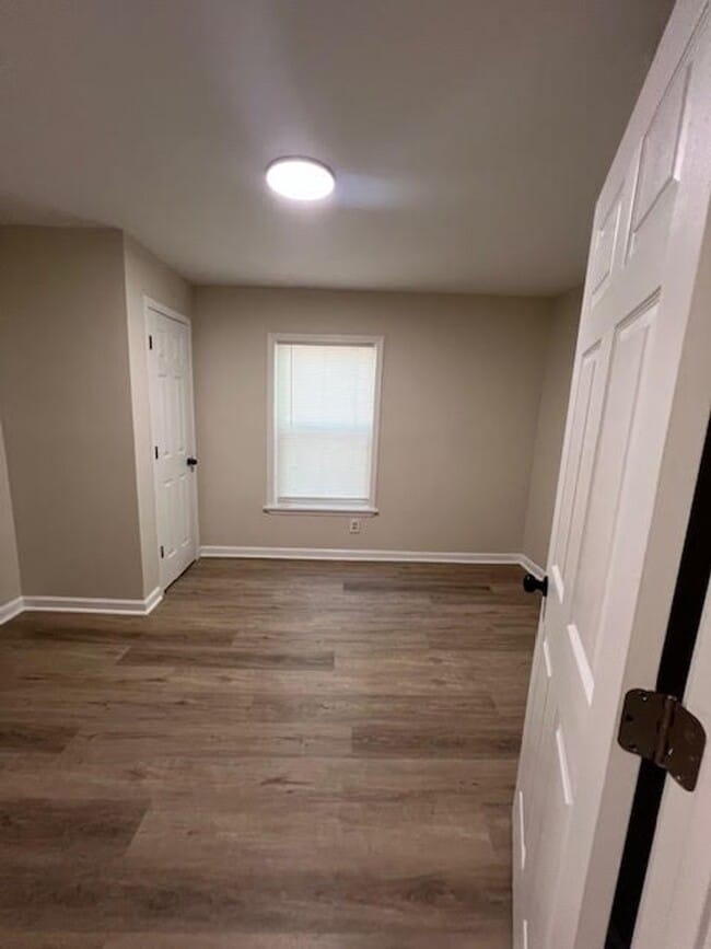 Building Photo - Charming, Fully Renovated 2-Bedroom in West Columbia