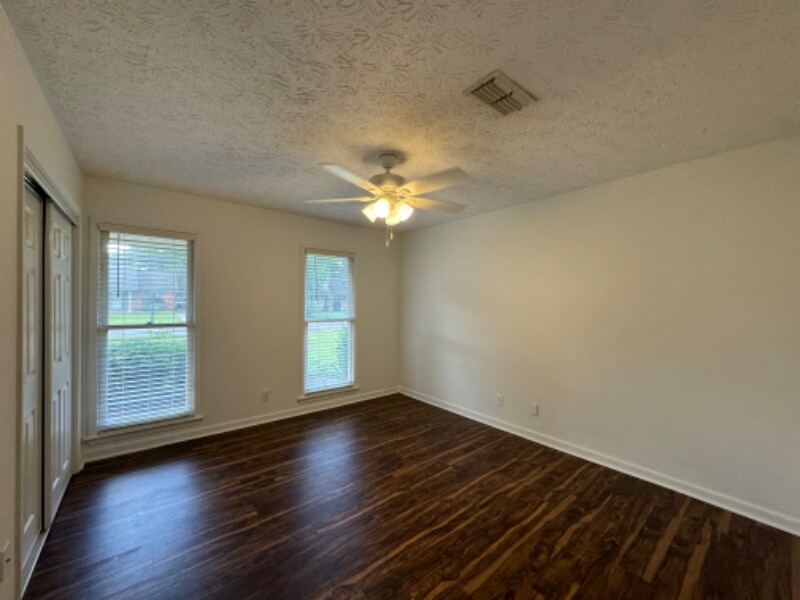 Building Photo - 107 Ledyard Dr