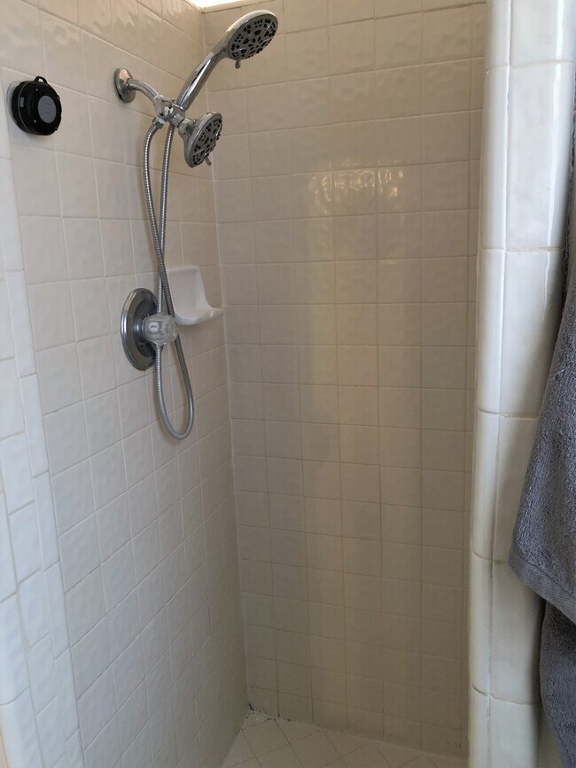 Building Photo - 703E31