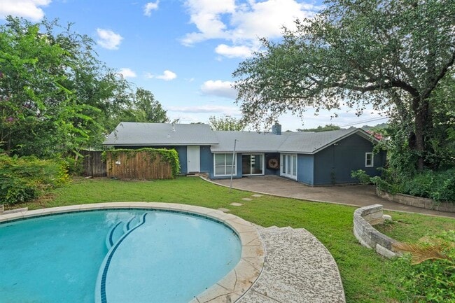 Building Photo - 2505 Wilke Dr