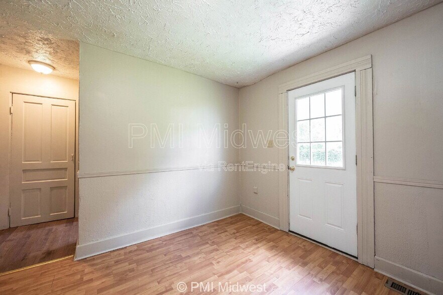 Building Photo - 632 S State St