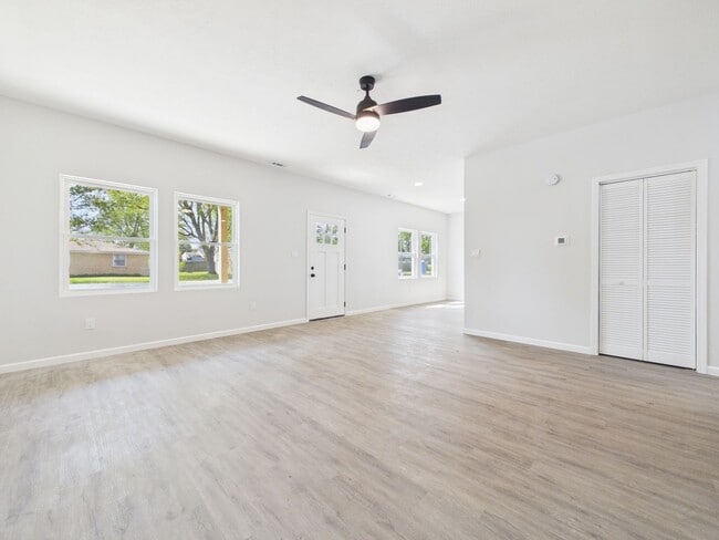Building Photo - 208 S Woodworth Ave