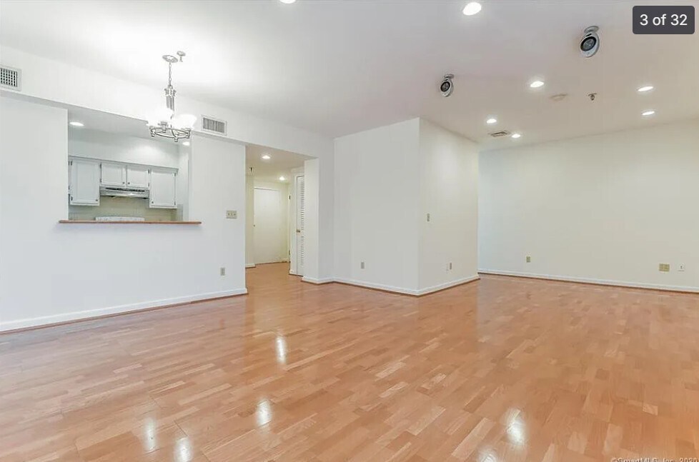 Building Photo - 126 Washington St