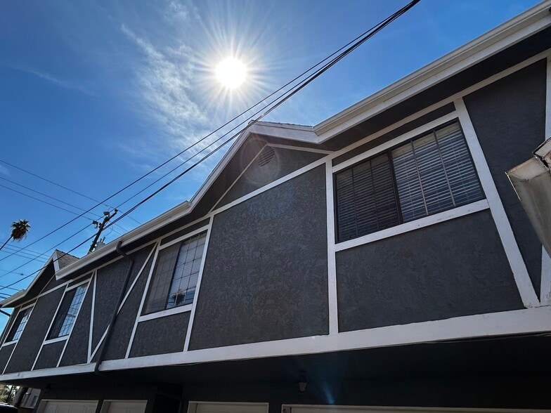 Exterior - 220 Marguerita Ave