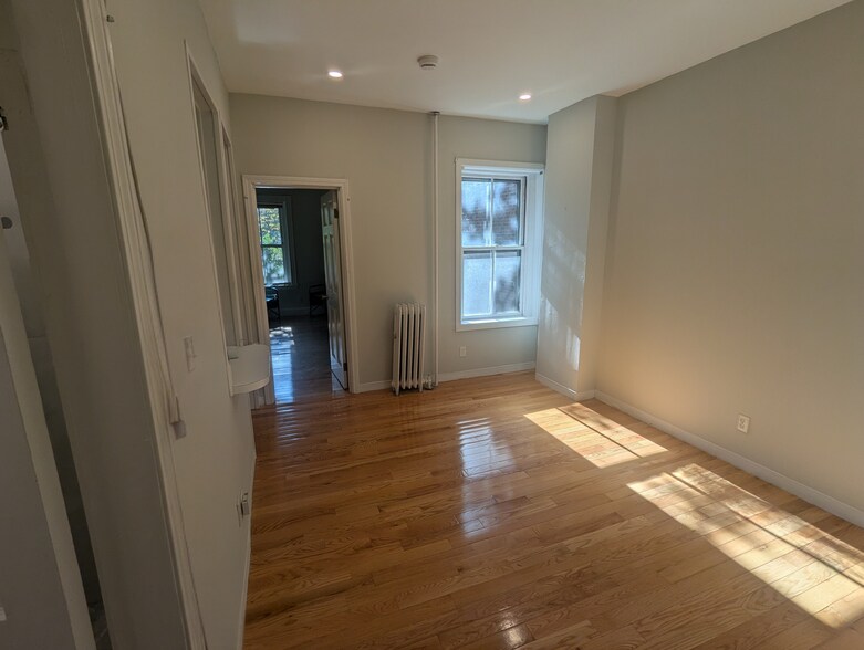Building Photo - 36 Winchester St
