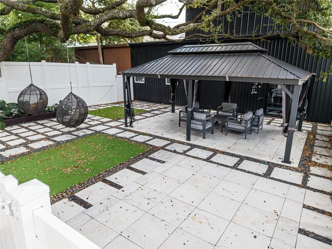 Building Photo - 315 W 9th St