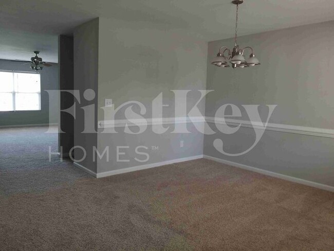 Building Photo - 4406 Vernon Cir SE