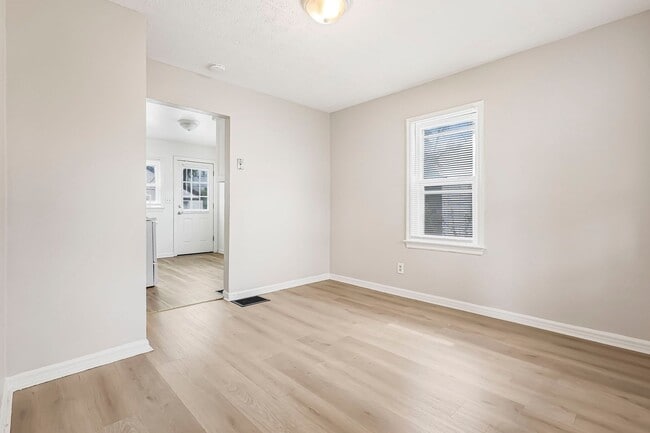 Building Photo - Newly Renovated - 3 Bed, 1.5 Bath Single-Family Home w/ Garage!!