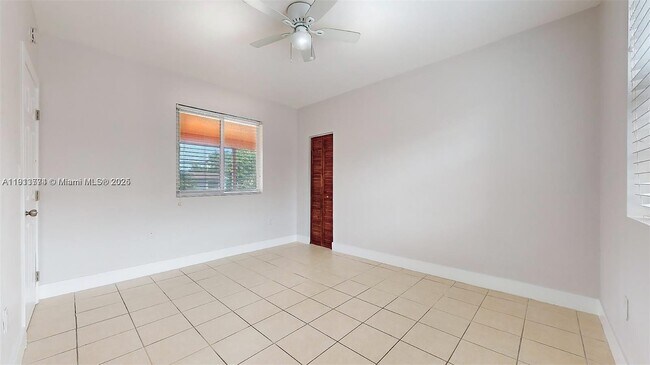 Building Photo - 200 SW 19th Ave