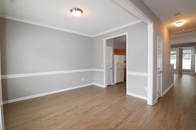 Building Photo - Great 3 Bed 2.5 bath townhome in Sunset Po...