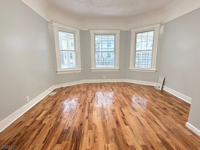 Building Photo - 44 N 16th St