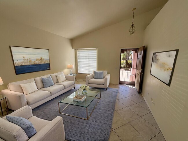 Building Photo - Great eastside location pet friendly