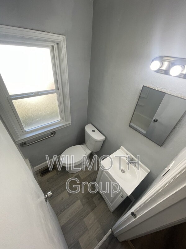 Building Photo - 615 N Tibbs Ave