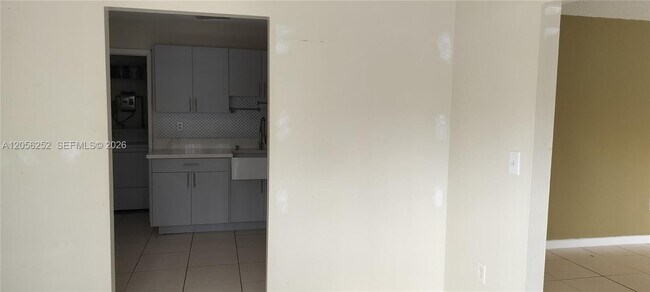 Building Photo - 2829 SW 38th Ct
