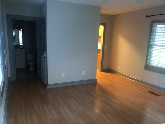 Building Photo - 414 36th Ave N