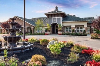 Leasing Center | Resident Lounge - Century Middletown