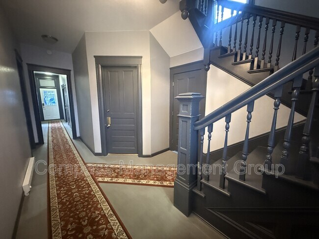 Building Photo - 813 Hall of Fame Dr