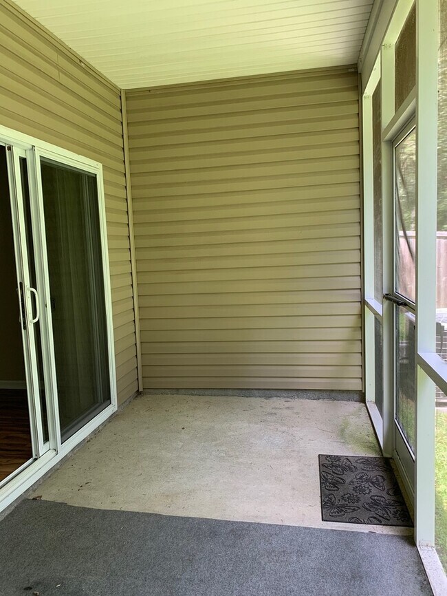 Building Photo - Beautiful town home in Summerville